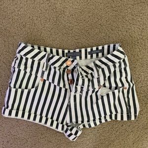 KENDALL&KYLIE High rise B&W Striped Shorts